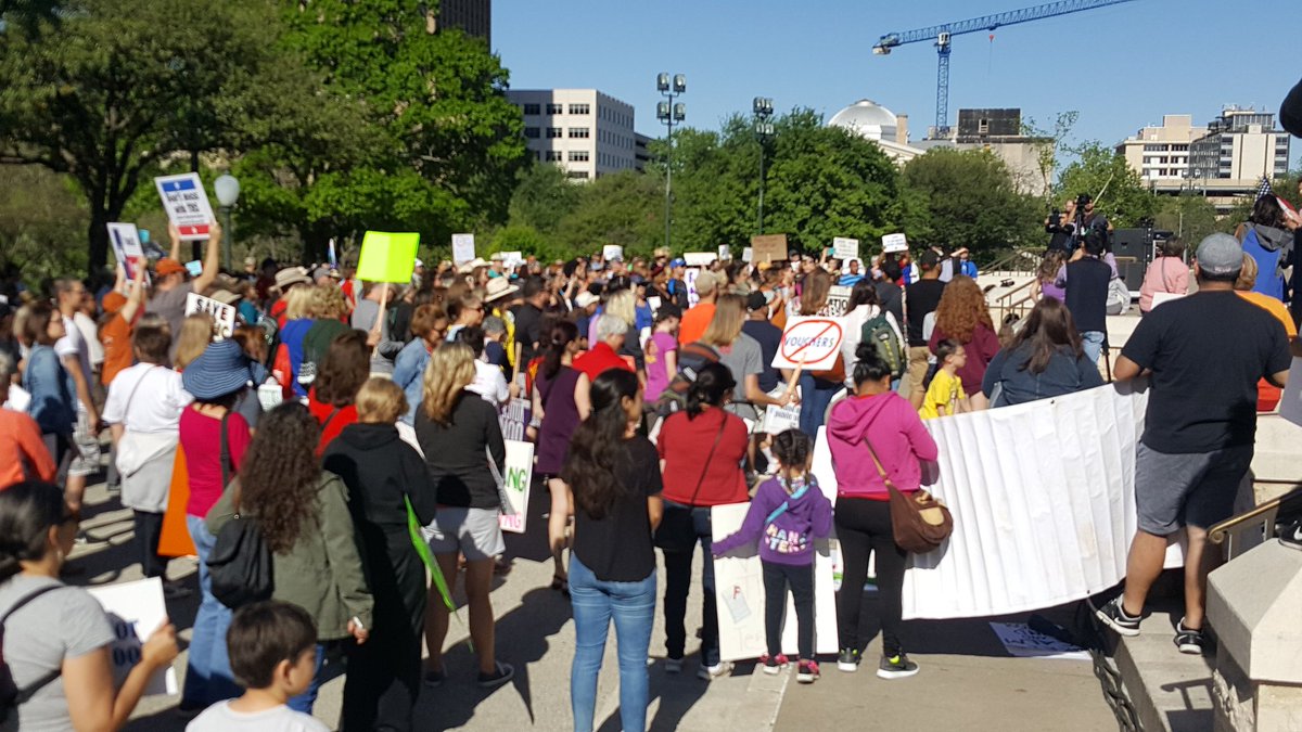 tepsamark's tweet photo. Great day to support Texas Public Schools @SaveTXschools @TEPSAtalk #tepsalege @pastors4txkids https://t.co/P6SbRgjA8G