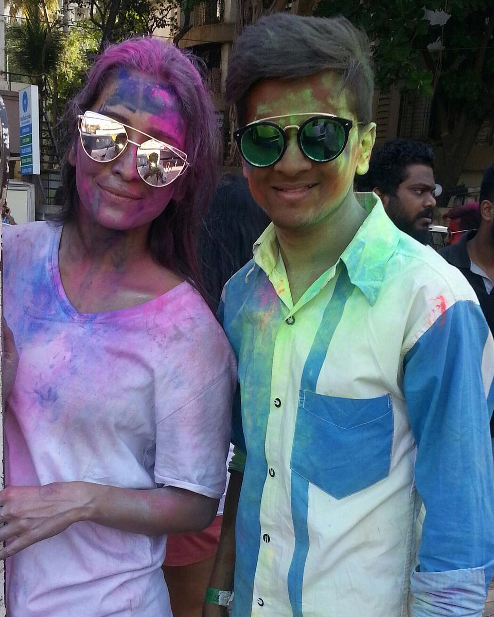 AshvikRithAsha's tweet photo. #siddhesh27pawar post #ashanegi #BCLholiparty #lp #Holi #holimode #friends #mumbai#colorfestival @AshaNegi7 https://t.co/vEzzwKj6gV https://t.co/MqjBQJqZr7