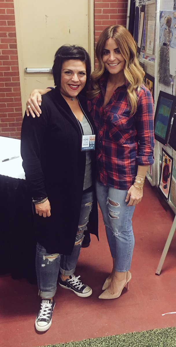 rayson's tweet image. I had a great time listening to @alisonvictoria3 Ashley got to grab a pic! #diy #okchomeshow #valorsystems @Valor_Systems #barndoordrawing