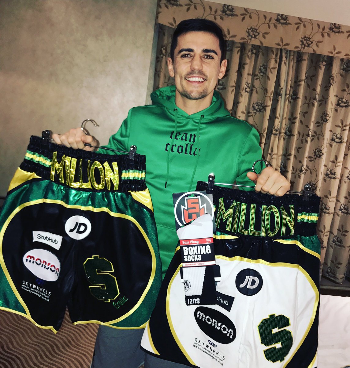 Texturemcr's tweet photo. Our sign matches @ant_crolla stylish @Suz1Wong kit! #andthenew #keepthfaith #everythingsgreen https://t.co/a0t1jw8qXE