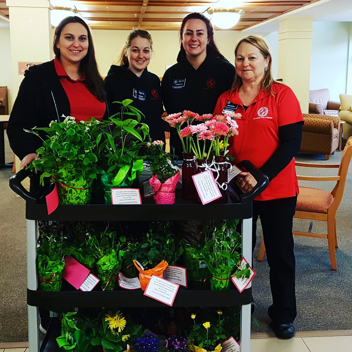 GrimsbyKinettes's tweet photo. Grimsby Kinettes delivering flowers to seniors @ Deer Park Villa today. We love spreading random acts of kindness! @NiagaraRegion #grimsbyon https://t.co/1KxflJyQGp