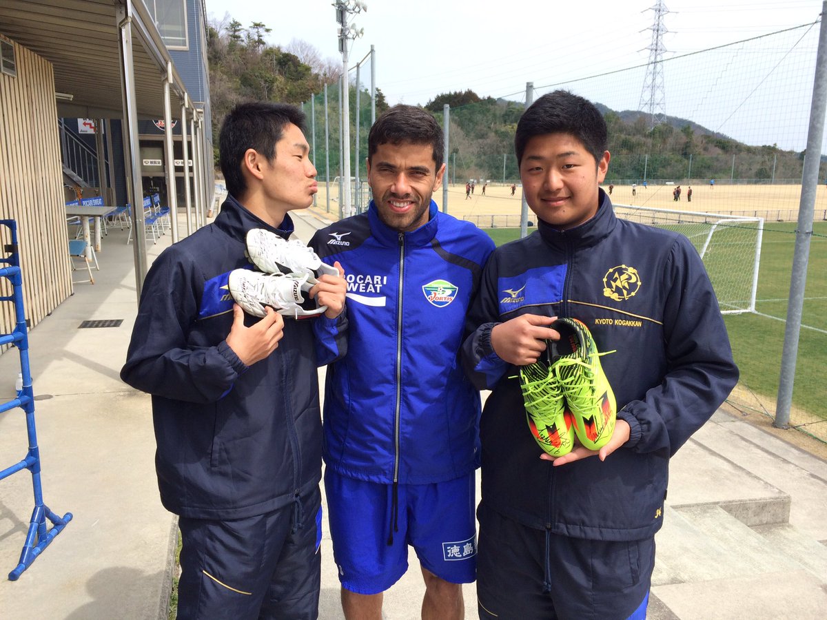 京都廣学館高校サッカー部 四国放送杯 西日本高校サッカーフェスティバル 鳴門高校 3 0 帝京第五高校 3 0 長崎総科大付属高校 1 2 素晴らしい環境 チームとゲームが行えております ちなみに写真は徳島ヴォルティスのカルリーニョス選手にスパイクを 京都廣学館高校サッカー部 四国放送杯 西日本高校サッカーフェスティバル 鳴門高校 3 0 帝京第五高校 3 0 長崎総科大付属高校 1 2 素晴らしい環境 チームとゲームが行えております ちなみに写真は徳島ヴォルティスのカルリーニョス選手にスパイクを