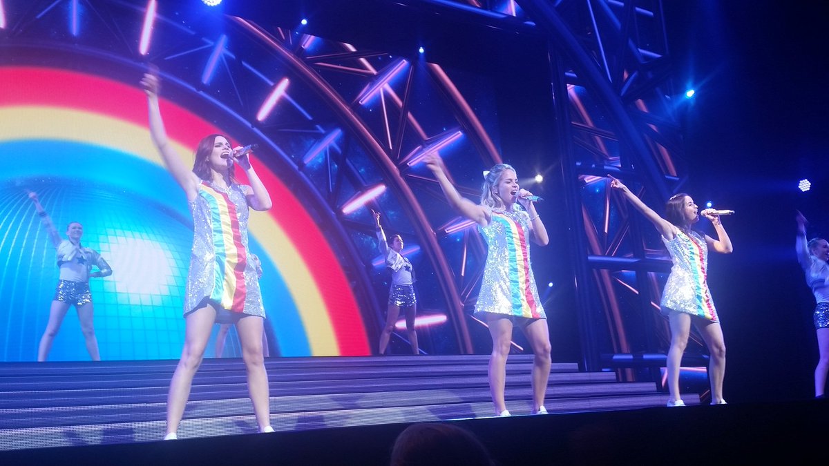 Peter_92's tweet photo. @HanneCarry @Marthedep @Klaasje_Meijer Gefeliciteerd met zo'n geweldige show! Het was een groot feest! Hartelijk bedankt! 😃 #K3Show https://t.co/P5XYtkQQW6
