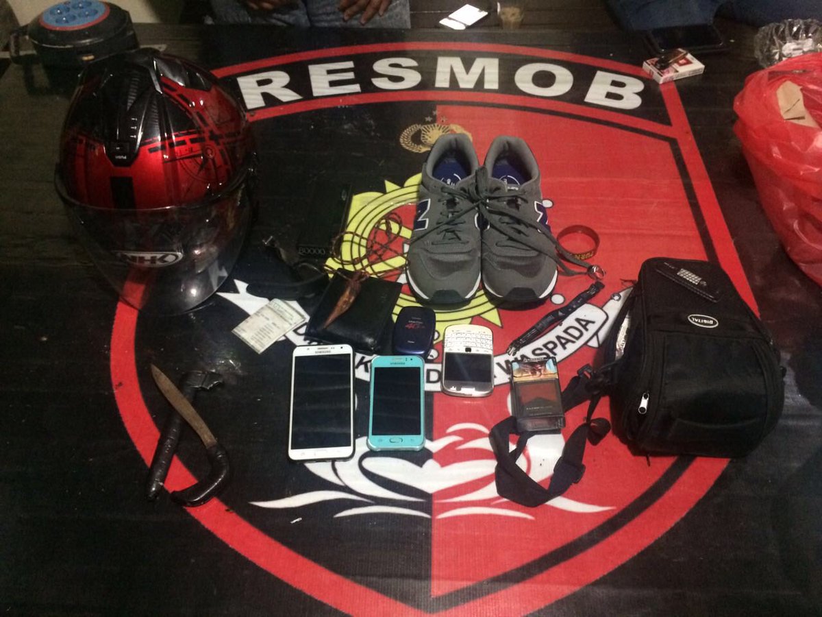 Husair si garong rumah test drive kursi roda feat #ResmobSulsel 5TKP Mariso cc <a href="/Daeng_Info/">Daeng Info</a> <a href="/BersihMakassar/">MAKASSAR BERSIH</a> <a href="/Kec_Mariso/">INIMI MARISO</a> <a href="/jalanankota/">IG: jalanankota</a>