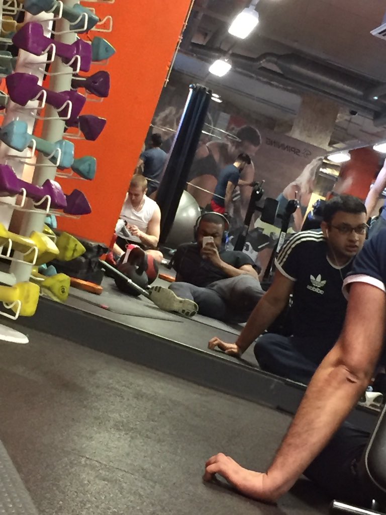 TheBlackFishExp's tweet photo. MO TABS HEALTH UPDATE , 70% selfies +30% motivational posts = 100% Full body workout, stay woke #getthoseglutesinshape #fitpham 💪🏿 https://t.co/MTF0VWwRY3