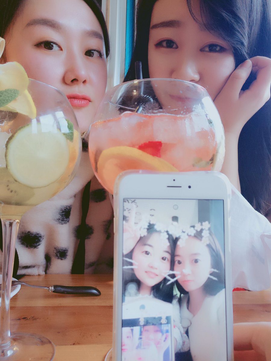👯👯