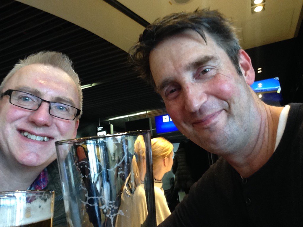 <a href="/4barsrest/">4barsrest.com</a> Very nice to meet for a beer with <a href="/EJanssen4/">Erik Janssen</a> at Frankfurt on the way home! He's on his way to Austria!