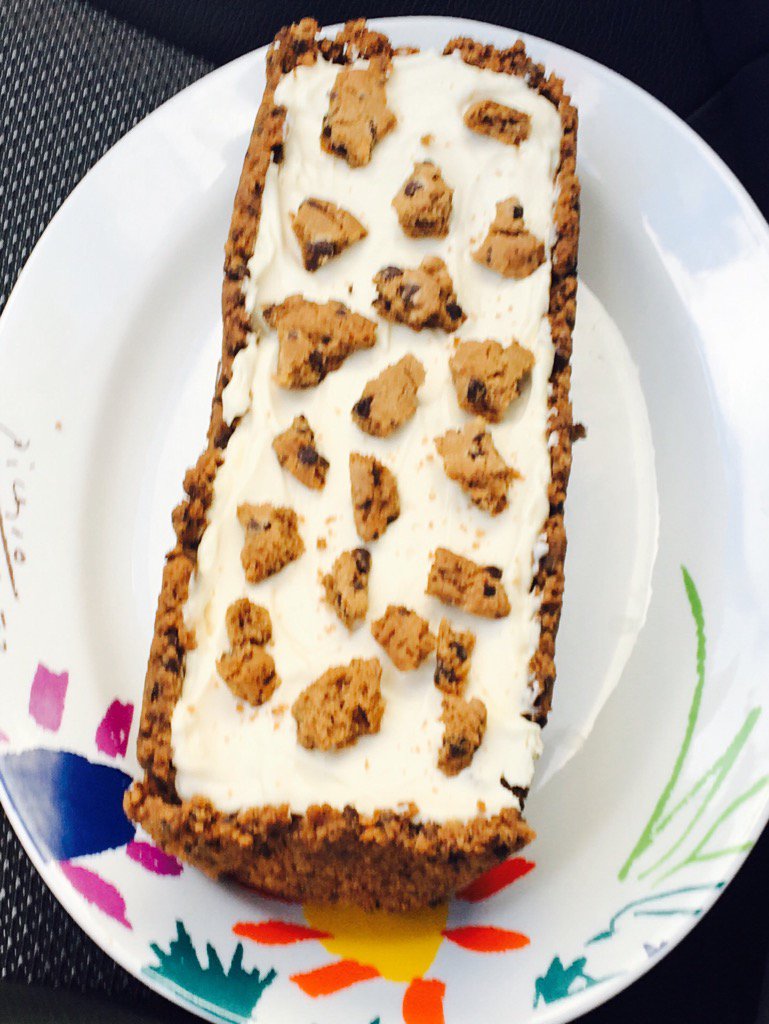 Be_SanR's tweet photo. 😱Los sábados saben mejor con las tartas de mi cari! #MiGuapo #Consentida #sabado #merienda #pretrabajo #NocheEnBlanco https://t.co/c9IBrCdnXA