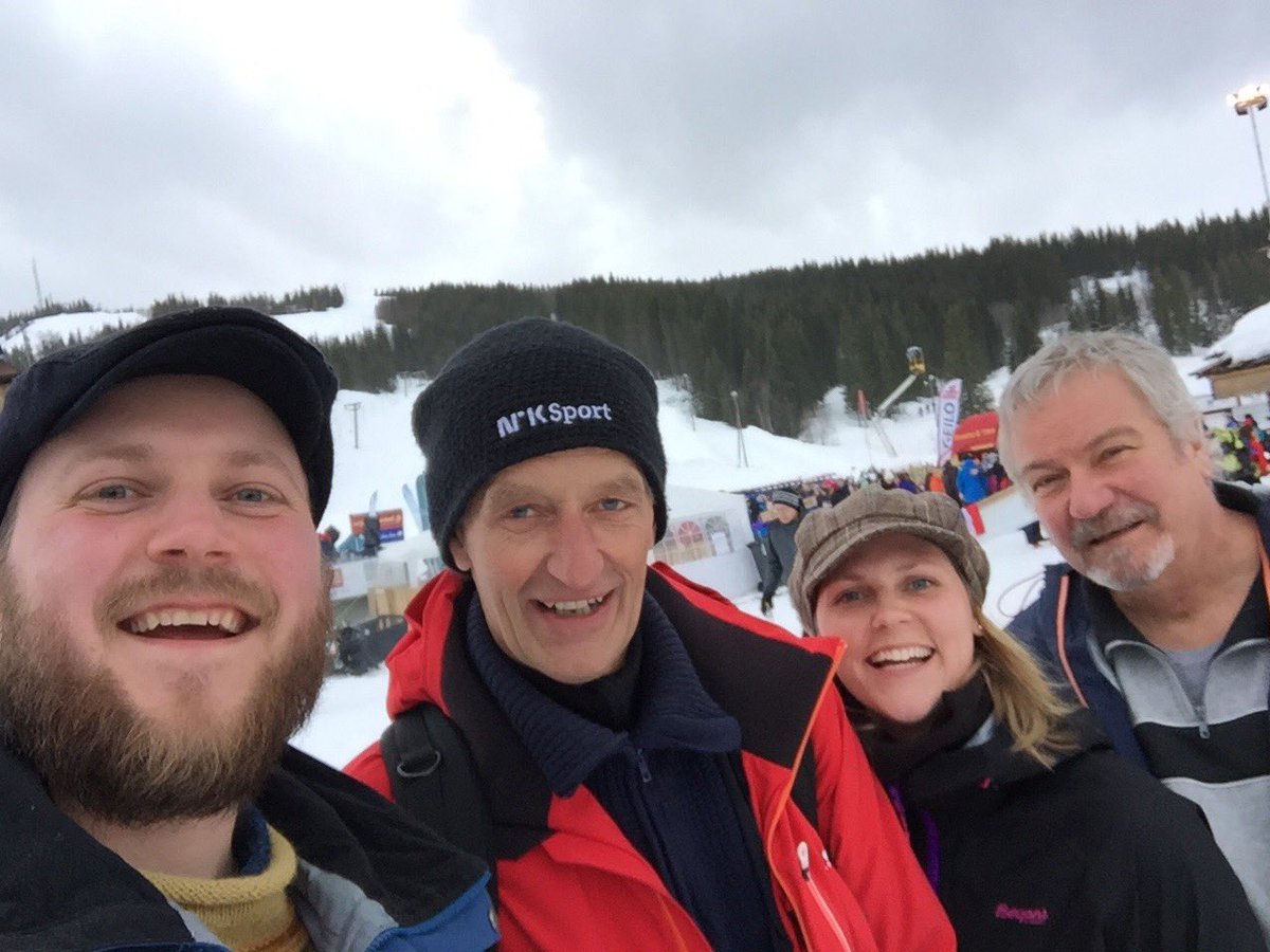 Stien85's tweet photo. Fikk bilde med den største legenden som enda ikke har reist hjem fra NM i skiskyting! @NRK_Sport https://t.co/Cp9K8kDkyK