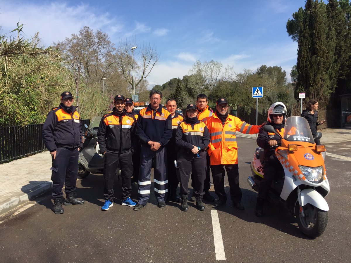 avpcstcugat's tweet photo. Aquest matí hem donat un cop de mà a la cursa de les 5 milles de #Valldoreix @EMDValldoreix @millesvdx 
Seguim! https://t.co/dbsylRgyAy