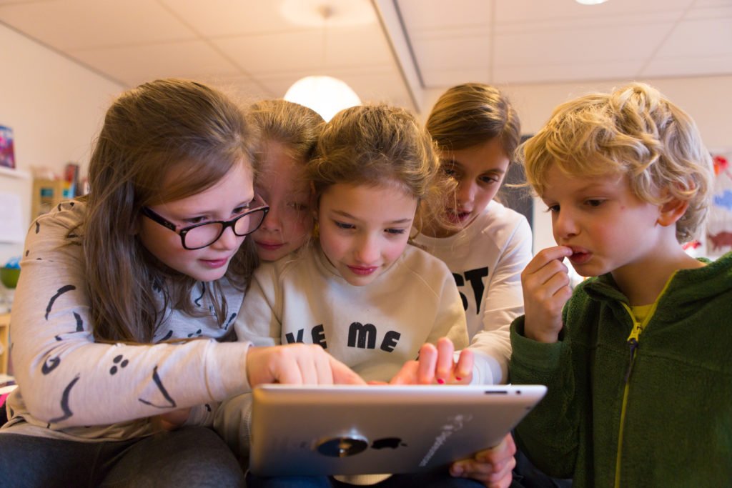 kind_en_media's tweet photo. Ook zo nieuwsgierig naar onze nieuwe website? Check #Instagram voor een sneak preview! https://t.co/dE6lezHHLd #nog5dagen #kindenmedia https://t.co/jMrchnjV0C