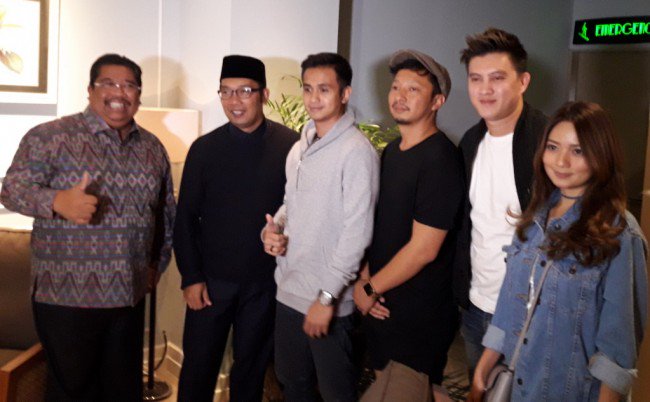 Metro_TV's tweet photo. Ringgo Agus Rahman Bangga Ridwan Kamil Nonton Film Baracas https://t.co/UIfPBttge6 @ringgoagus @ridwankamil https://t.co/py7cfL4t1j