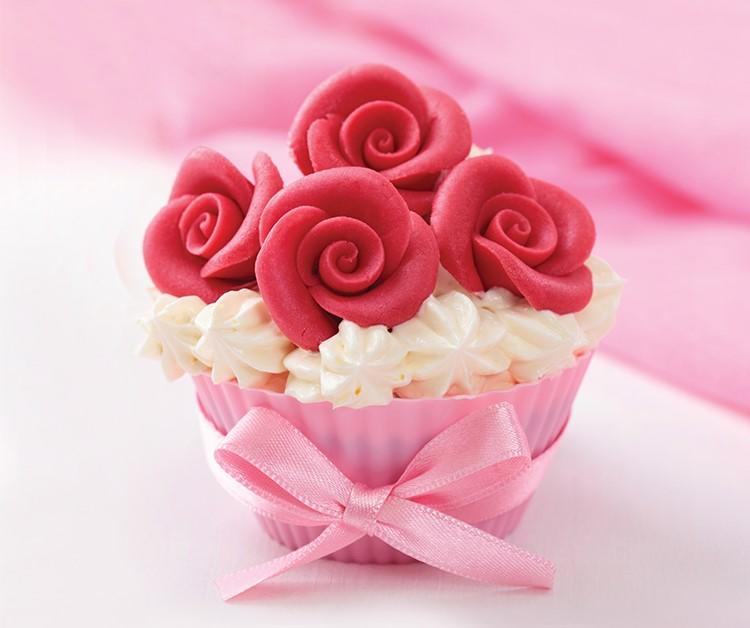 There’s only one thing better than baking for yourself – and that’s baking for friends and family! 🌸

fal.cn/u4XG