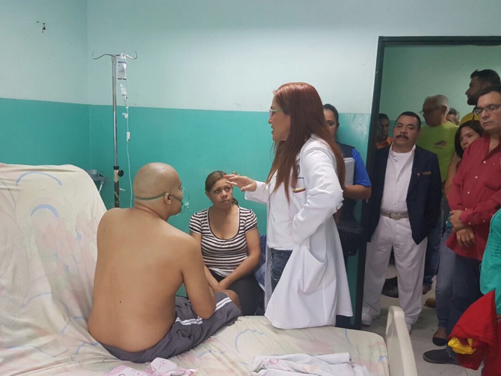 SaludCaporale's tweet photo. "Tenemos un equipo calificado para velar por la salud y el bienestar de los pacientes cronicos" Hospital Luis Razetti #Cotiza 25/03/2017 https://t.co/m9EyVi0nfQ