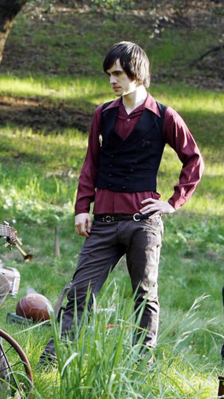 Happy birthday pretty.odd. lets enjoy a sassy-posing brendon urie. 