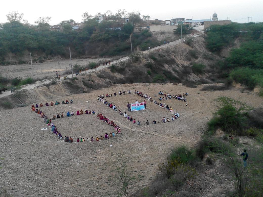 prabhatmisra's tweet photo. @earthhour #Aasayi Vill did it again &amp; organized #EarthHour2017. Village is participating since 2012. #ChangeClimateChange #madeinEarthHour https://t.co/klEn5y88KV