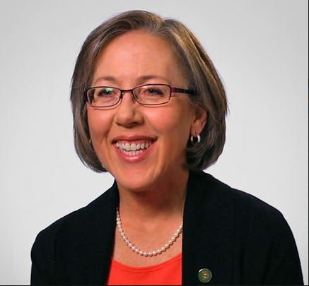 SDSEC2017's tweet photo. Debra Kimberling, Educator Chair for Society of Women Engineers  @SWEtalk presents: "SWENext: Inspiring the Next Generation of Engineers". https://t.co/RkVmXeSBOy