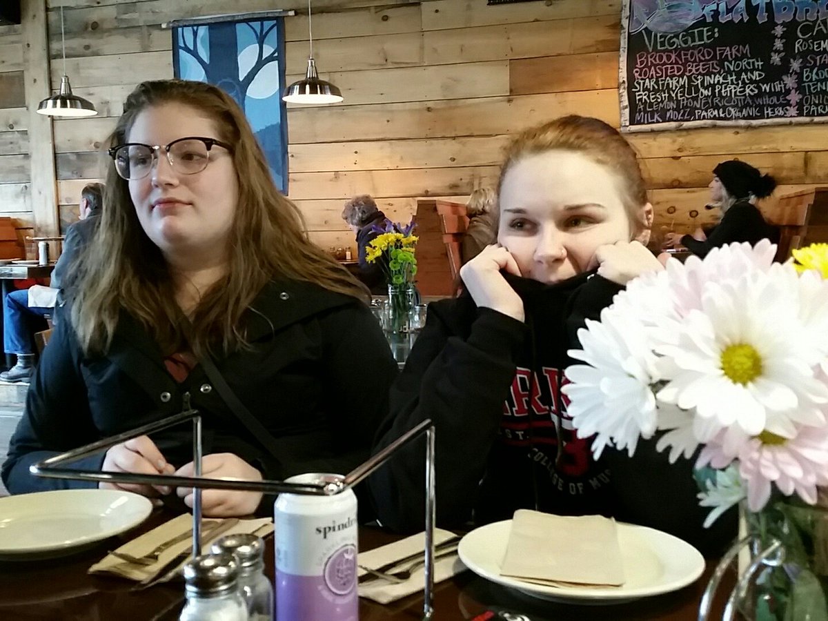 LAURIESPENCE12's tweet photo. Flatbread in Salem, Mass with Preble Choir @PHSSweeney @GBPreble @phsholubaloo #facesofgbaps https://t.co/GmajdQIEPT