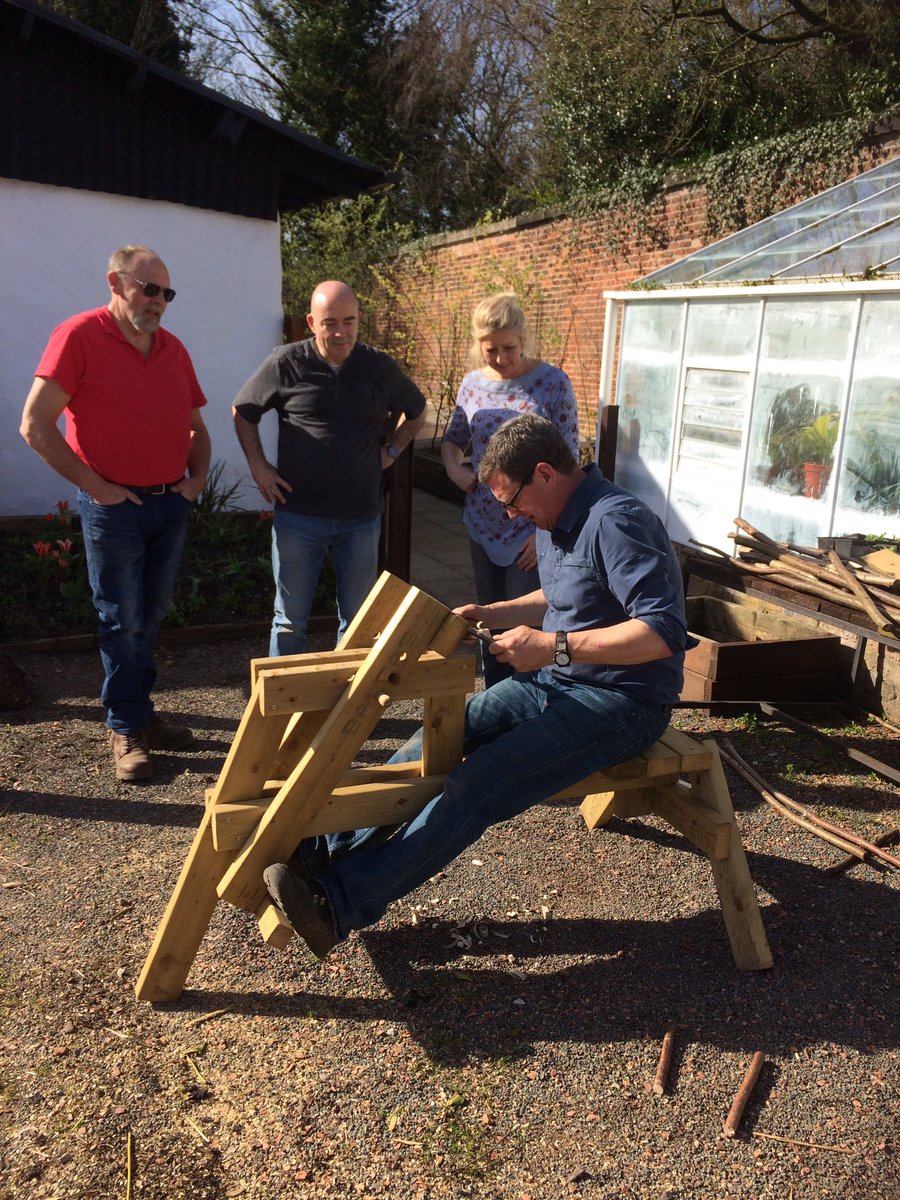 vikkibrooks_VA's tweet photo. Fantastic day making a willow obelisk for my garden @NortonPriory @iggyquiggy2 #Willow #Sunshine #TraditionalSkill https://t.co/edux3M4zjj