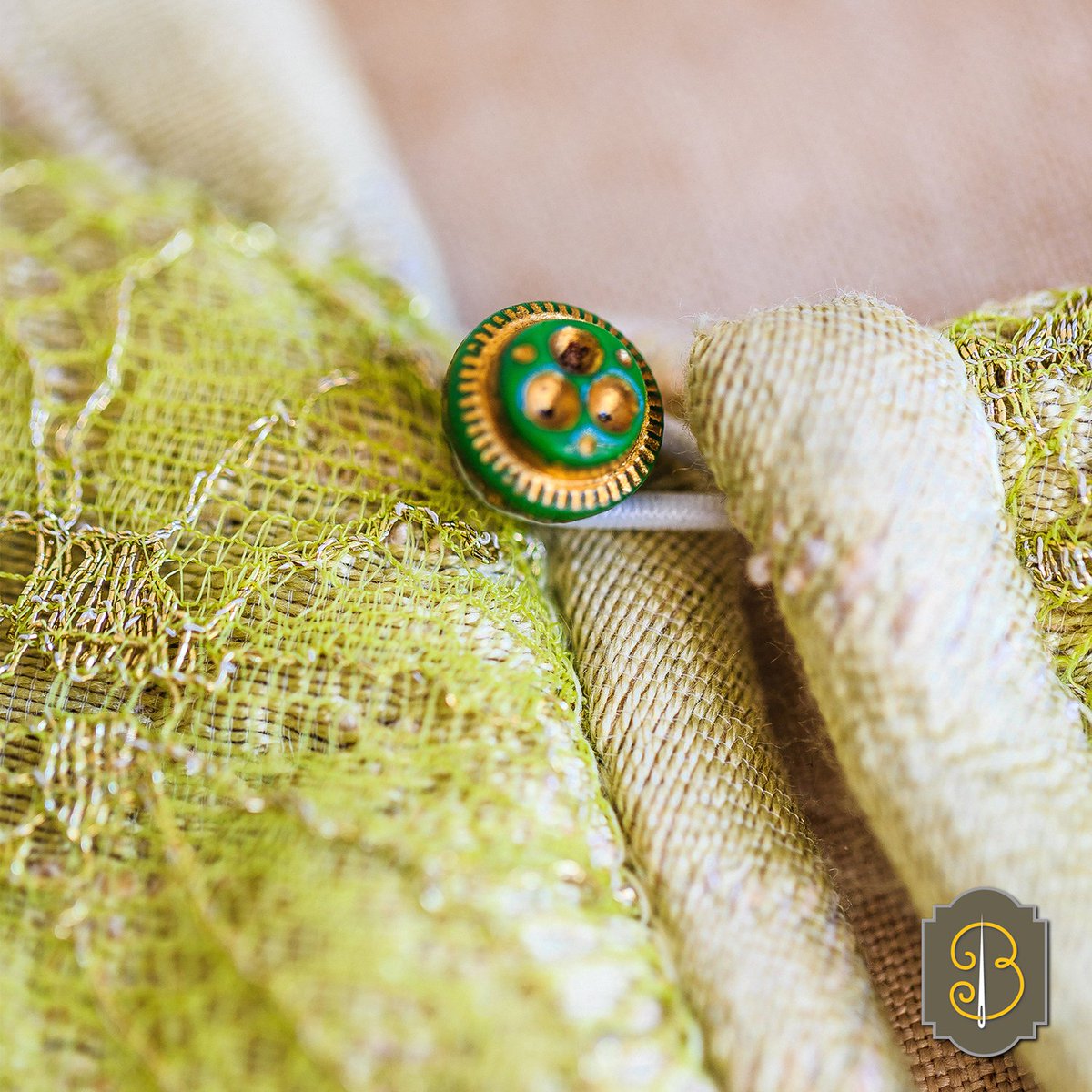 thefittingroom's tweet photo. Every detail is important! Bea saved this button she found in Paris for just the right garment. #thefittingroom #BeaHarper #style https://t.co/BE3f34CHGx