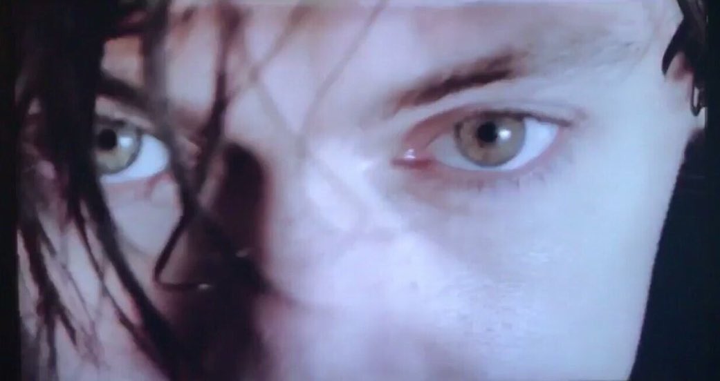 dekadencjax's tweet photo. TO SPOJRZENIE HARRY'EGO 
U M I E R A M https://t.co/EUVS6pjXTE