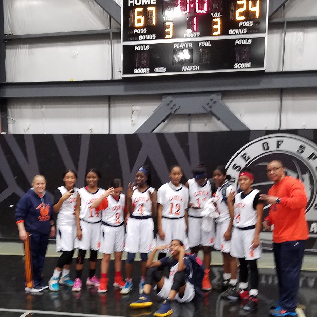 JackeeMeadow's tweet photo. Tremendous 1st game victory for the Castle Girls 14U team! #Castlehoops https://t.co/FScpQ3nMKp