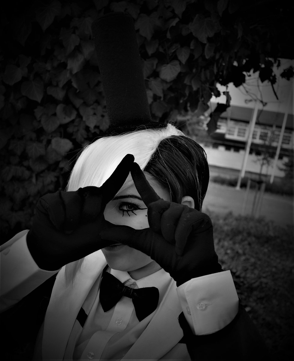momtauri's tweet photo. #illuminaticonfirmed #billcipher #gravityfallscosplay #gravityfalls #billcosplay #triangleguy #dreamdemon https://t.co/l8aBWHXeyY