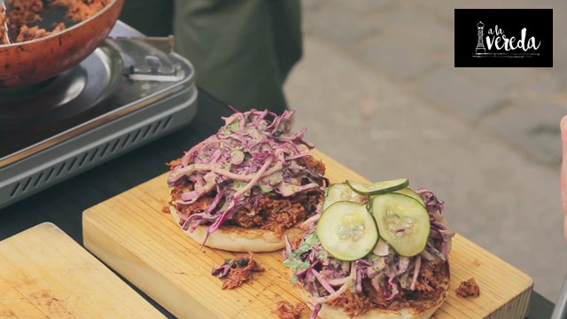 CANAL_13C's tweet photo. Mañana a las 09:30hrs en #ALaVereda te abrimos el apetito con los más ricos sandwiches junto a @ElyMella_ https://t.co/sCrWjcTKvy