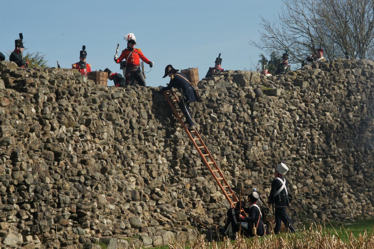 rob30303's tweet photo. Fun day out at Whittington castle for the Napoleonic siege. @WhittingtonCas @5th_60th https://t.co/dEFItJvU0b