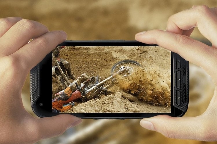 rob_ellefsen's tweet photo. #DuraForcePRO by Kyocera can take a beating and has a 2-year warranty to back it up! #DuraForcePro #rugged #smartphone #DFPWest https://t.co/1RG6sW8ZAa
