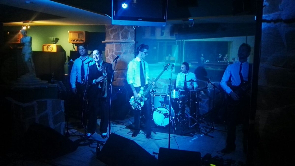 ajmiaque's tweet photo. @psycodelicats desde sevilla en directo en el Titin en la tercera semi del #cbePorcuna. https://t.co/WA3oAyti5o