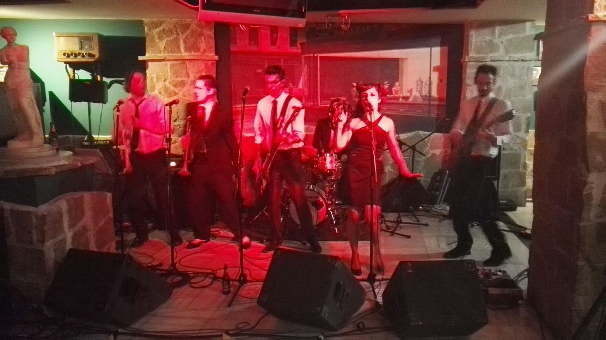 ajmiaque's tweet photo. @psycodelicats desde sevilla en directo en el Titin en la tercera semi del #cbePorcuna. https://t.co/WA3oAyti5o