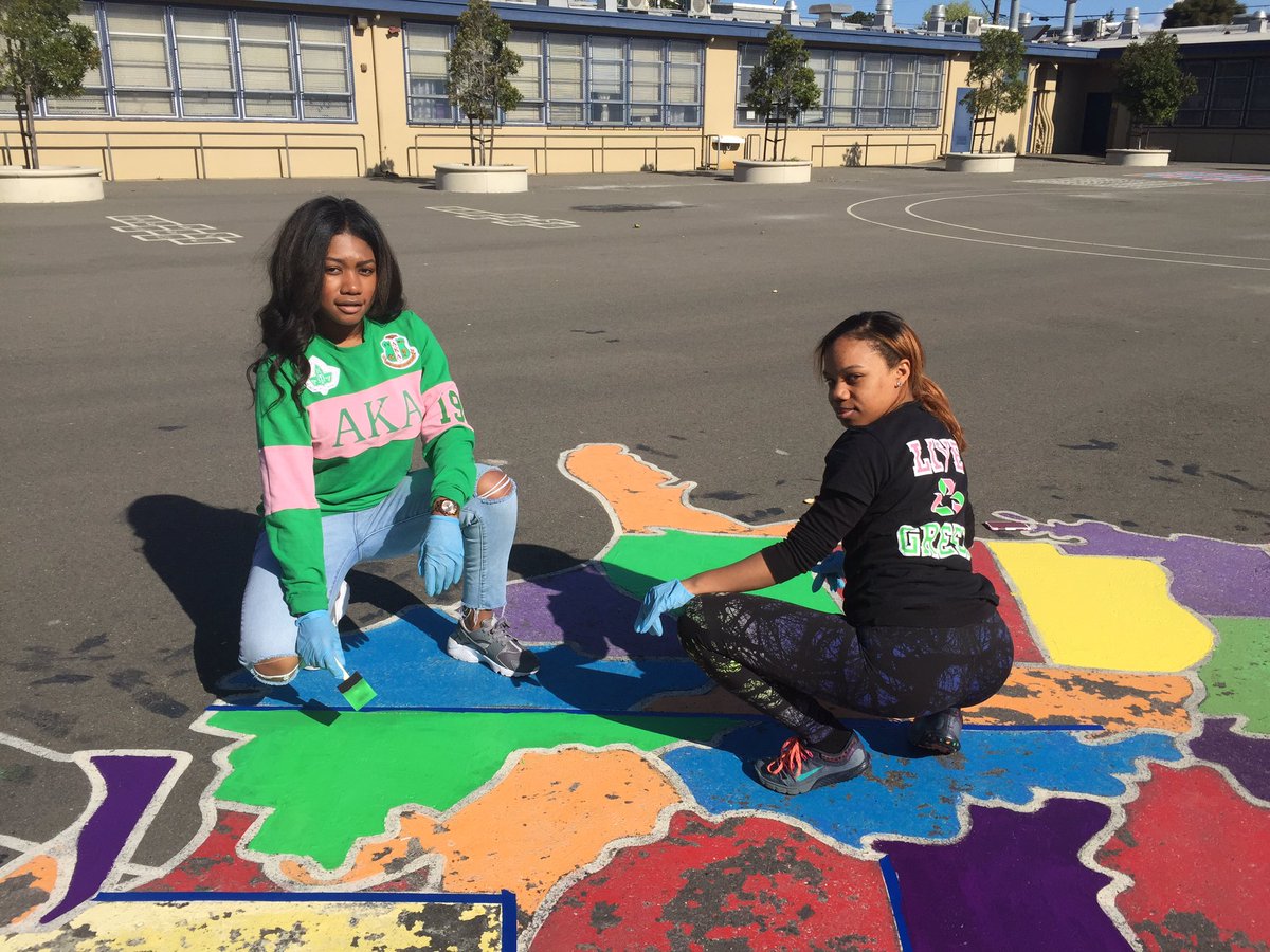 DominiqueFluker's tweet photo. Had an amazing time volunteering today at Prescott Elementary School! @AKA_XGO #AKAXGO #AKA1908 #environmentalownership 💚🌱💘 https://t.co/hxvhplRP25