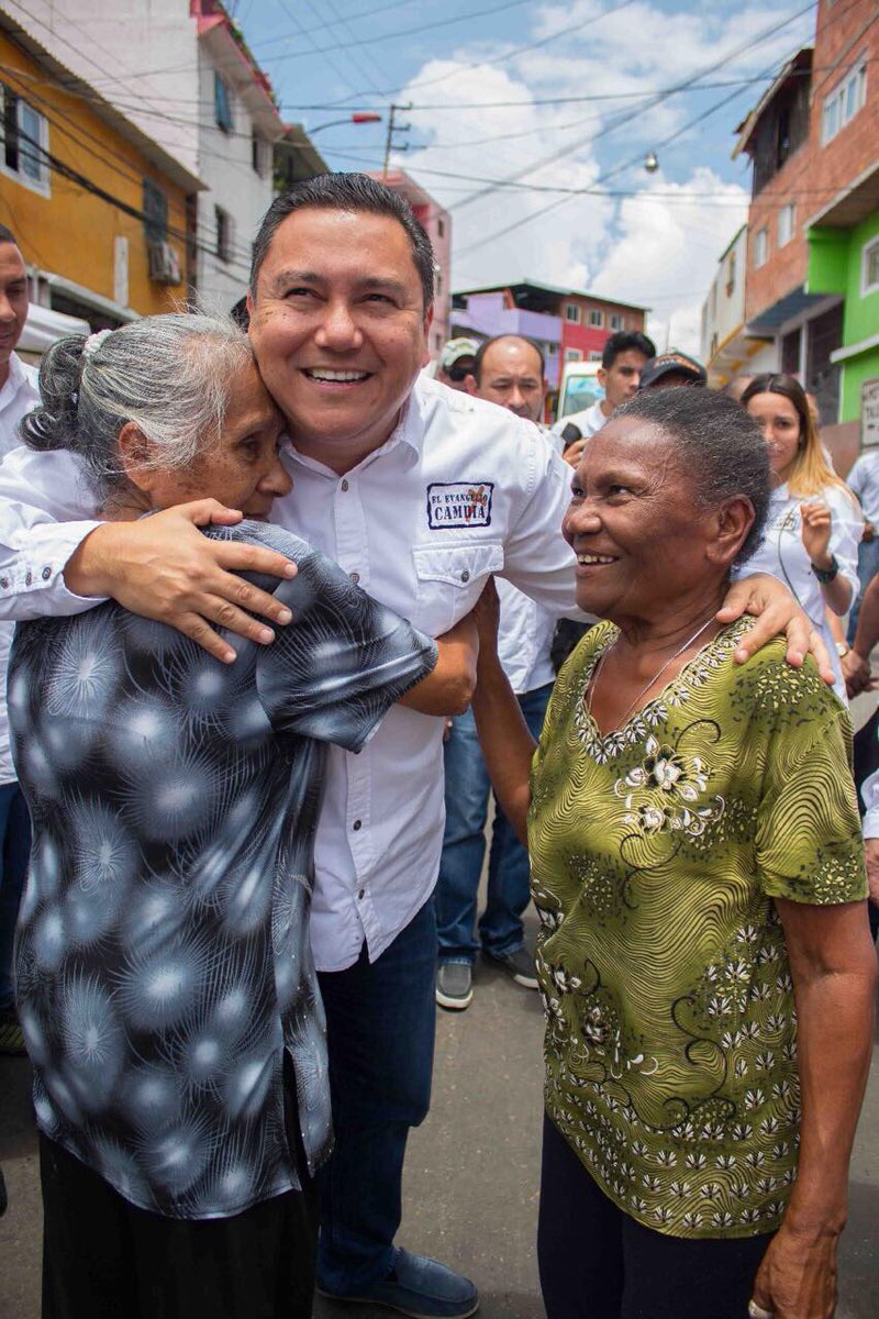 Nos encontramos en nuestra #MegaSopaCota905 bendiciendo y sirviendo a la hermosa gente de esta comunidad.