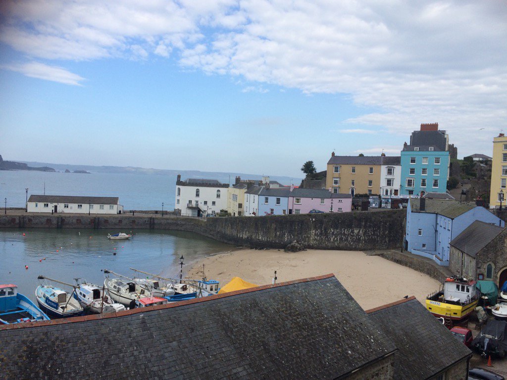 NancyWarren1's tweet photo. Tenby, Wales. One of the prettiest harbors on earth 😍 https://t.co/O9ApoD8QAm