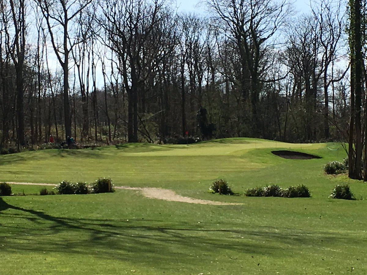 MY_Golf_Pro's tweet photo. The golf course @HorshamGF was looking incredible today....and even better the halfway hut was open!! https://t.co/IjAHJLeteP
