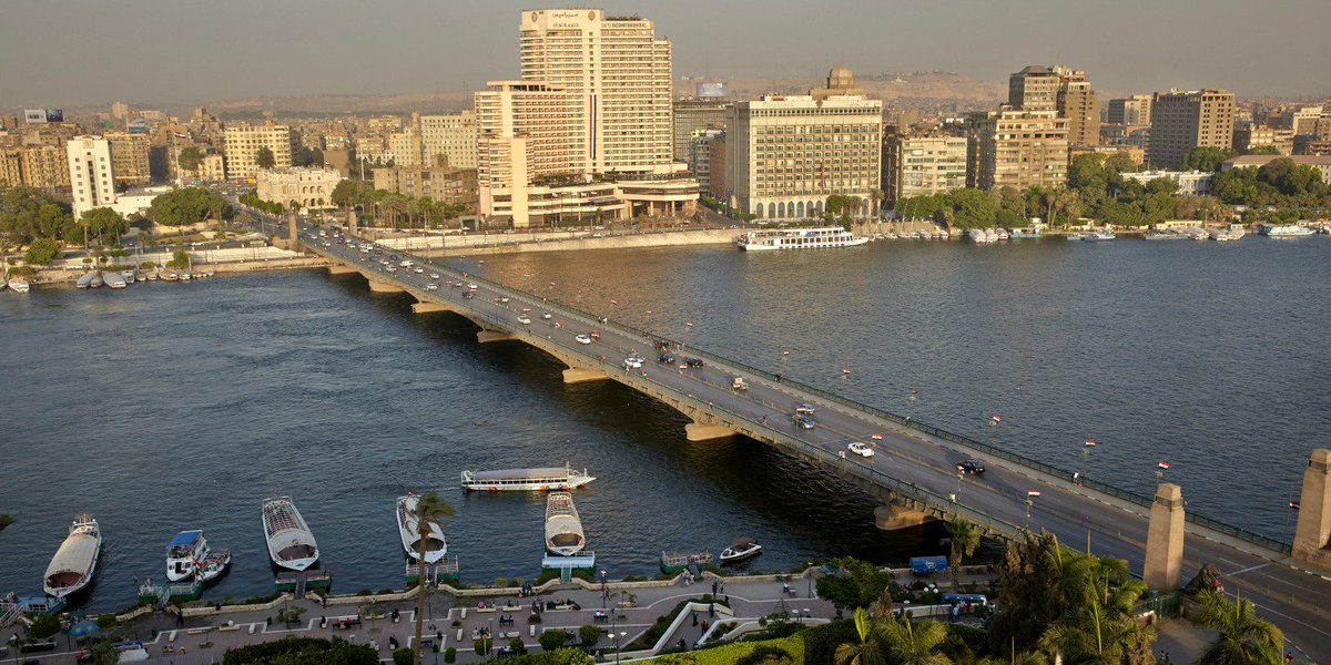 business's tweet photo. Egypt’s cheap pound attracts foreign investors but surging prices pose a big political risk https://t.co/aRYRfs4Aar https://t.co/hMs0h51Cx5