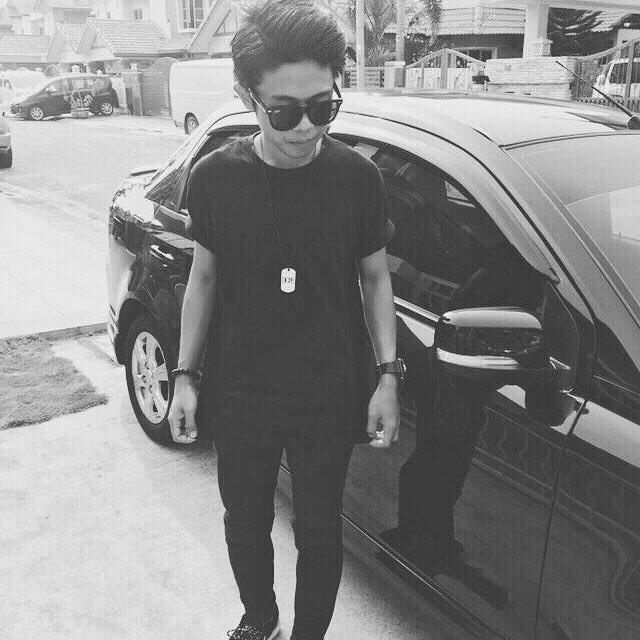 ZulIkramII's tweet photo. Come hangout with me > line macam anjing 🐽 on #BIGOLIVE https://t.co/VozOG9ENZg https://t.co/fCGhcWVrHO