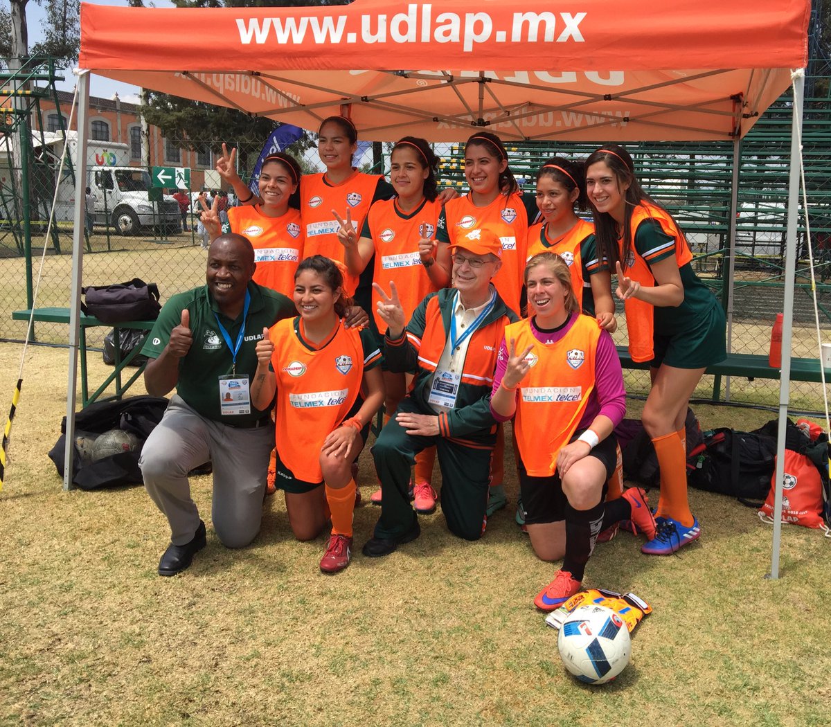 aztecasudlap's tweet photo. ¡Vamos por el campeonato, verdes!
@CUTelmex @udlap #fin4lfour https://t.co/tBLuM1139D