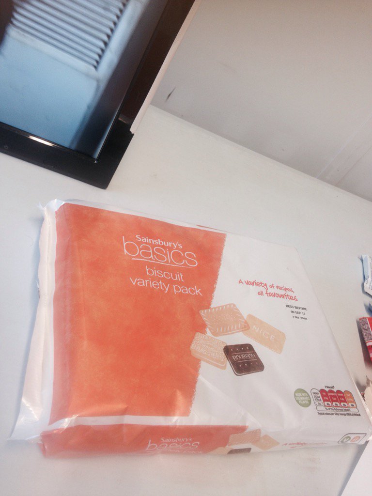 JaneyNutts's tweet photo. Only the best laid on at work on a Saturday night #basicbiscuits #feelingspecial https://t.co/ZX2zeDoREp