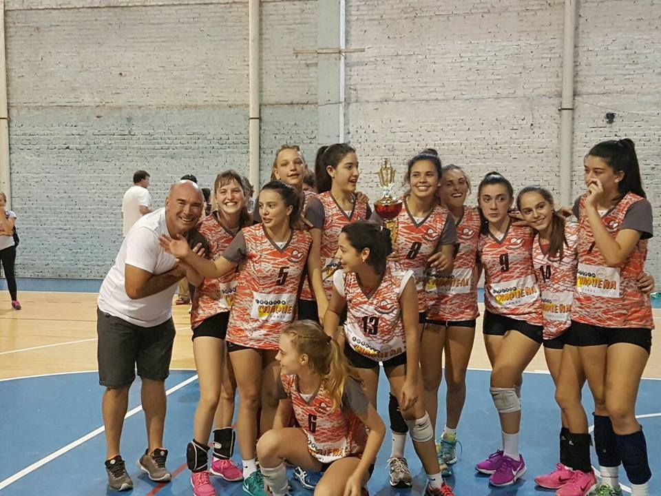 PlataformaDep's tweet photo. Vestimos a las campeonas de #voley Sub 15 y 17 de @ClubAlvear y de   @ClubProgresista #VillaAngela @chacodxd @Datachacocom 
Felicitaciones! https://t.co/WBJ0ZEmUOH