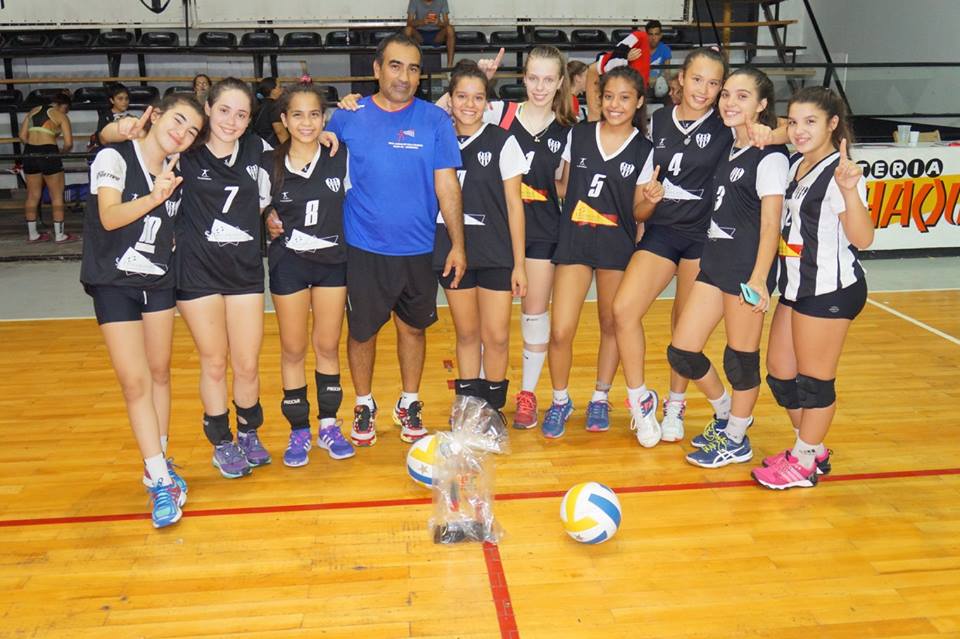 PlataformaDep's tweet photo. Vestimos a las campeonas de #voley Sub 15 y 17 de @ClubAlvear y de   @ClubProgresista #VillaAngela @chacodxd @Datachacocom 
Felicitaciones! https://t.co/WBJ0ZEmUOH