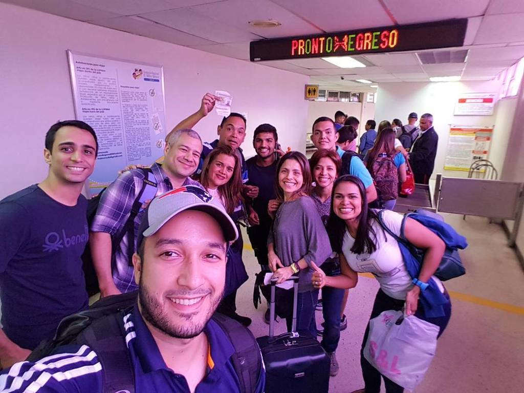 zuliarunners's tweet photo. Parte de nuestro equipo de @zuliarunners  en Maracaibo. listos para salir rumbo al maraton CAF2017 despues de mucho… https://t.co/Ymb8Dslgak