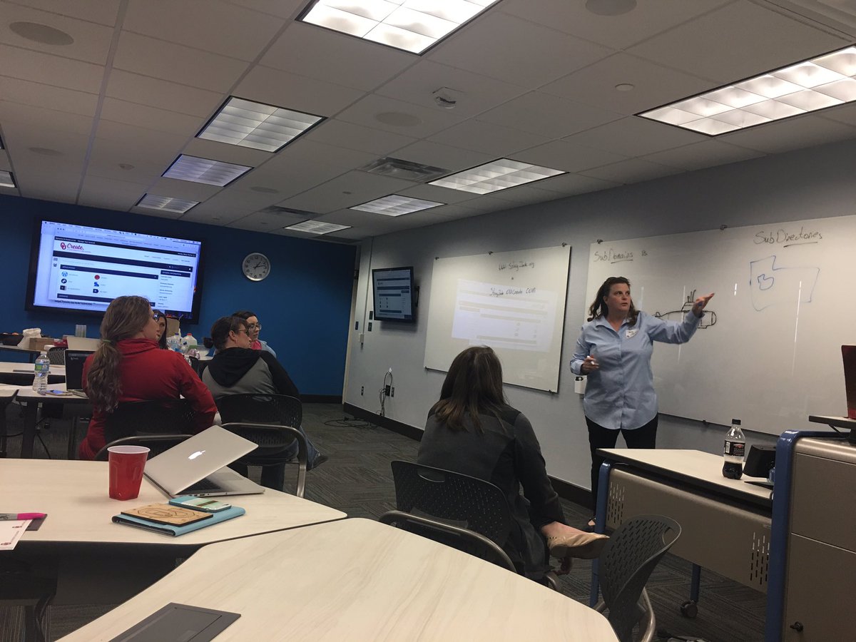 DrTerriC's tweet image. @slzemke teaching #21stcenturymasters students about #OUcreate