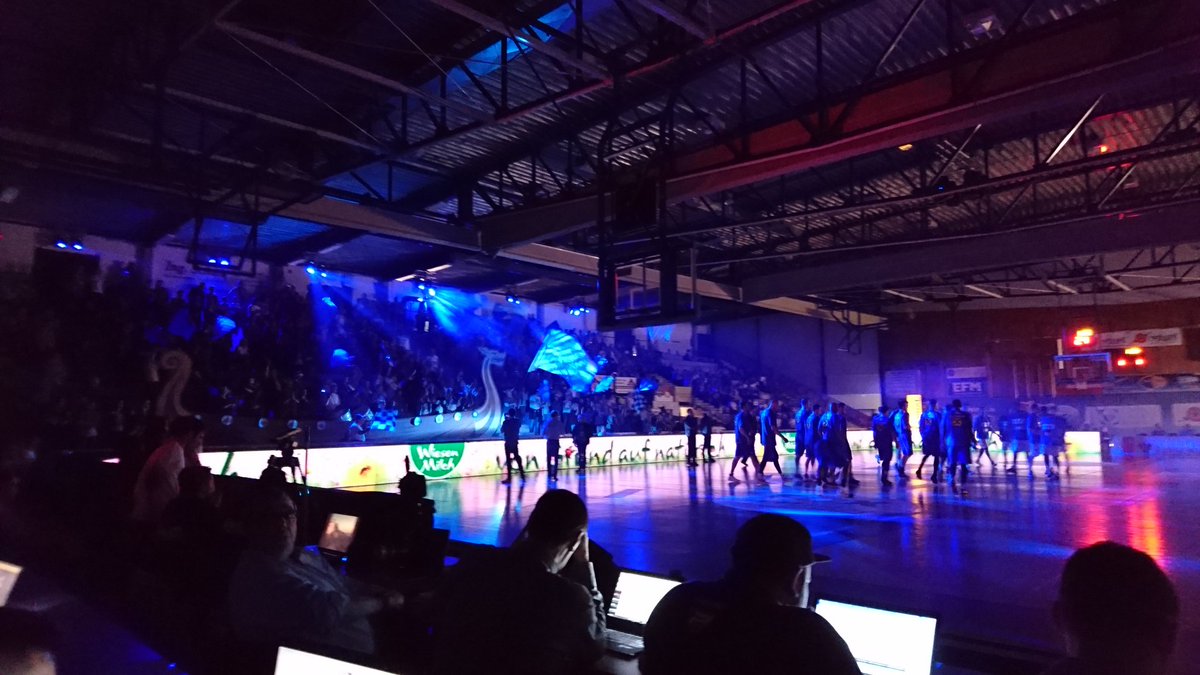 ABL_Basketball's tweet photo. Semifinale Nr. 2! Die Hausherren @RedwellGunners empfangen die @swansgmunden! Gleich geht es los.
#CF417 #hochspannung #SkyABL https://t.co/1T22R965YV