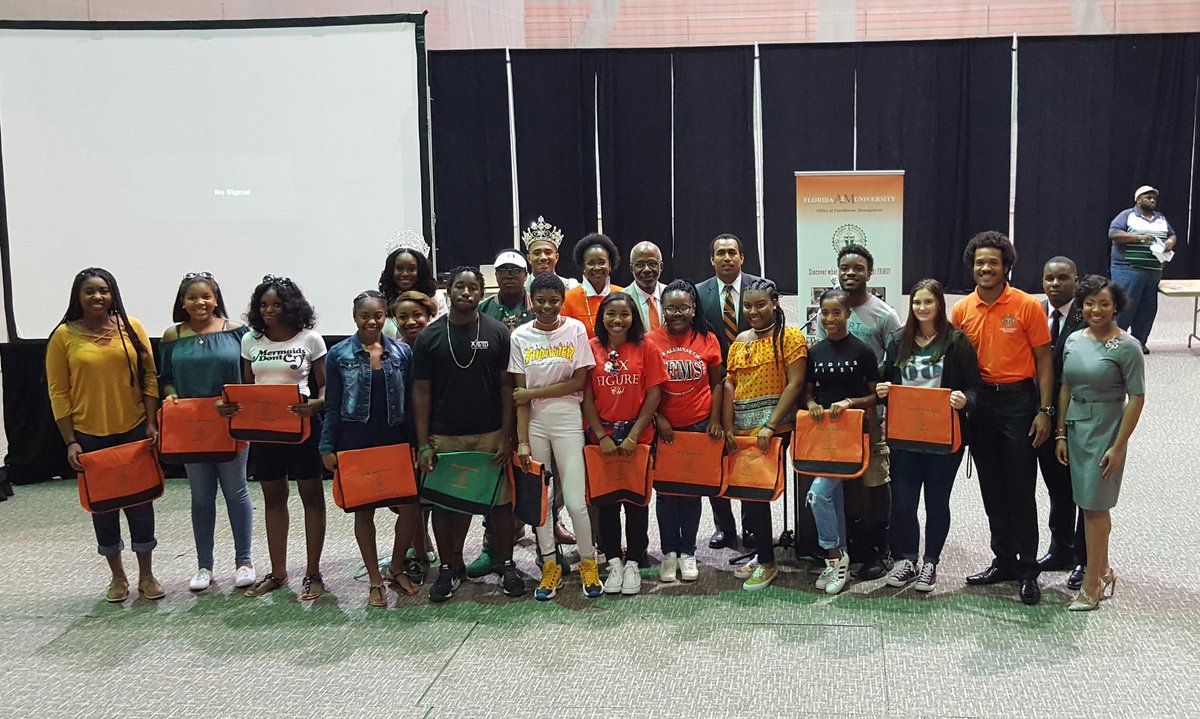 FAMU_1887's tweet image. Congrats to the high school #students who received scholarships to attend #FAMU at #FAMUpreview today! 🙌💲🐍