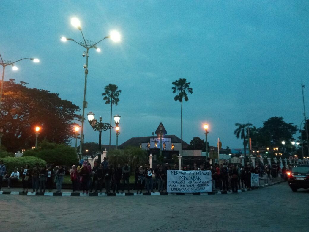 Depan monumen serangan oemum 1 maret  maklumat Hari Air. 
#gerakanpecintaalamuntuknegeri