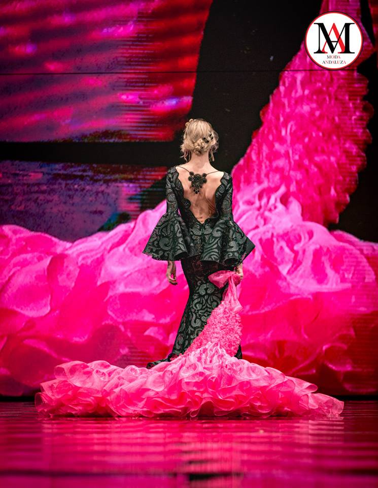 Moda_Andaluza's tweet photo. Diseño de #MariaRamirez #Flamencas colección #Sissi en #Simof2017 foto #IgnacioAlvarThomas https://t.co/Rygnk3UCGI #modaandaluza https://t.co/gHAQOZgZW5