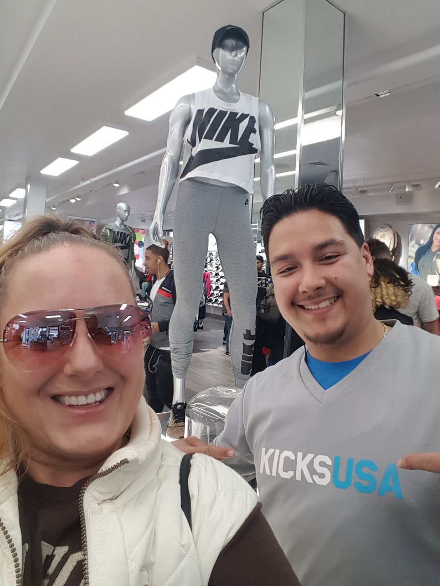 Supeyske's tweet photo. 😂👍🏼 From my grand opening in March #KICKSonSouthSt RT @jlovestr: #THEKICKSWAY https://t.co/VSeWwIVLto