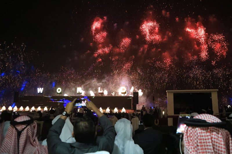 AlBayanNews's tweet photo. تفاعل كبير من الحضور مع احتفالات #كأس_دبي_العالمي
#DRWorldCup
#DWC17
#البيان_القارئ_دائما
تصوير ــ سيف الكعبي https://t.co/cXjYS7DIcu